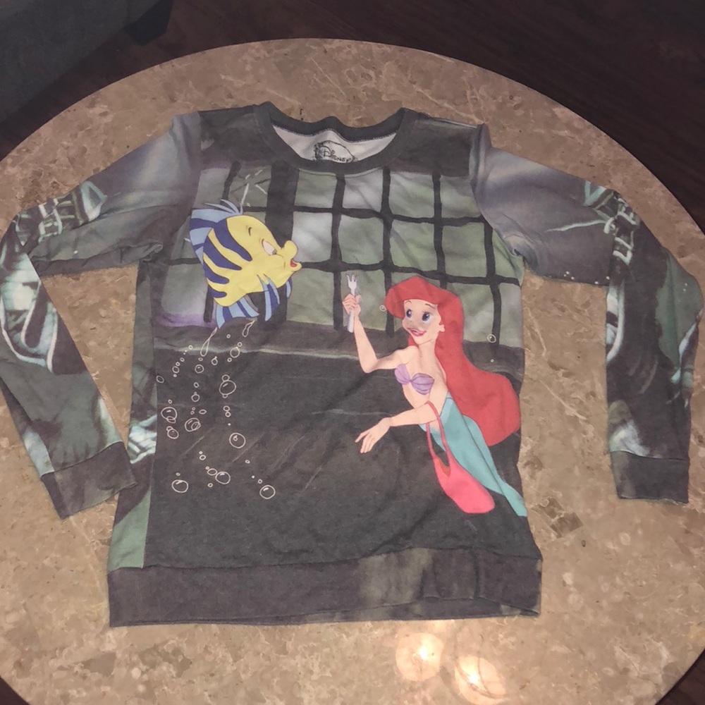 Sweatshirt
